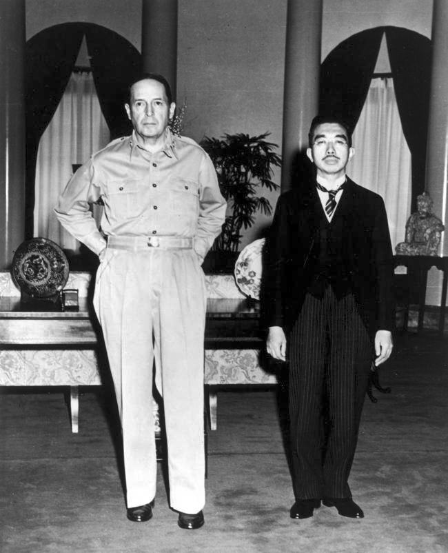 Macarthur_hirohito